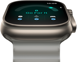 Apple Watch Ultra 4 z kopertą z tytanu w kolorze naturalnym, pasek Ocean w kolorze półprzezroczystej szarości, wynik gotowości 8, zewnętrzna prawa strona, Digital Crown, wystający przycisk boczny