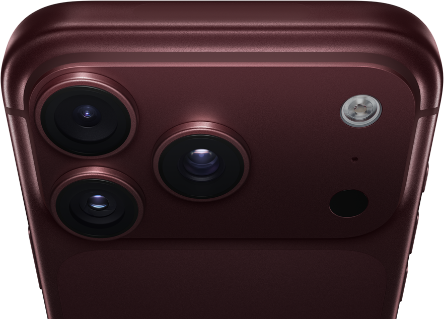 iPhone 18 Pro Max w kolorze burgunda (ciemna czerwień), tył obudowy, system Pro aparatów Fusion w górnej części urządzenia, 3 obiektywy, częściowo zamknięte klapki zmiennej przysłony, flesz, mikrofon i skaner LiDAR, góra obudowy, antena łączności komórkowej, płaskie boki, zaokrąglone rogi