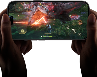 iPhone 18 Pro, przód obudowy, na ekranie zaprezentowane możliwości czipa A20 Pro za pomocą sceny z gry Monster Hunter Outlanders